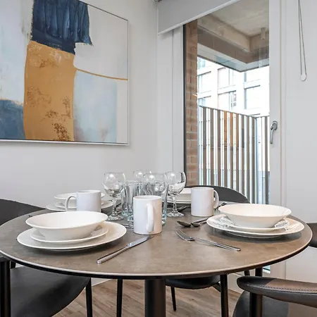 Monk Bridge Viaduct Apartment *