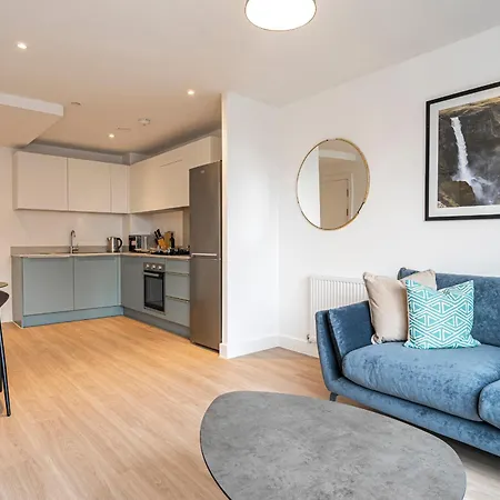 Monk Bridge Viaduct Apartment *