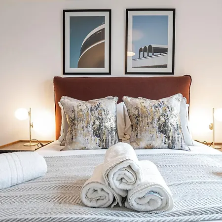 Monk Bridge Viaduct Апартаменти